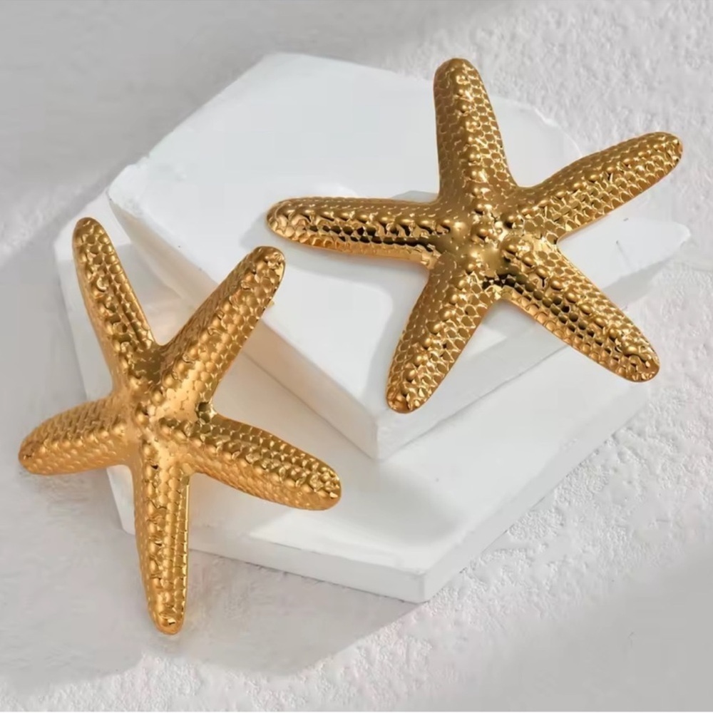 Anthropologie Gold Starfish Clip-On Earrings